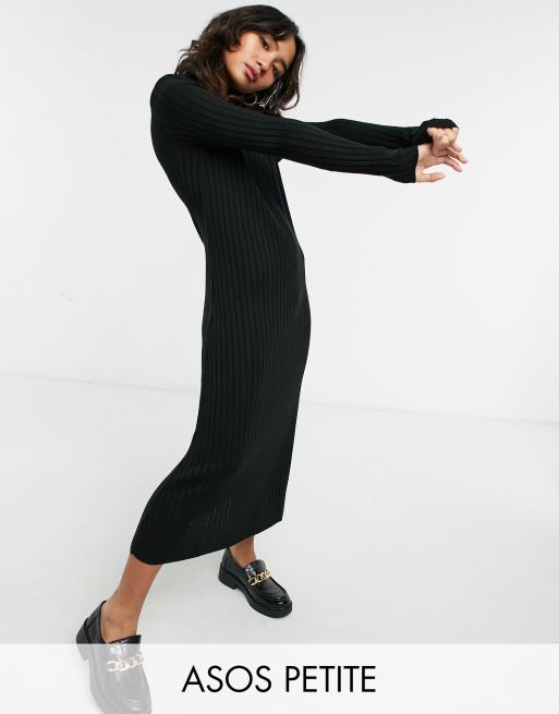 ASOS DESIGN Petite – Czarna prążkowana sukienka maxi z poduszkami na ramionach i luźnym dołem
