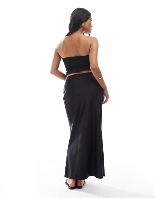 ASOS DESIGN Petite – Czarna, satynowa spódnica midi ze skosu, 4 z 5