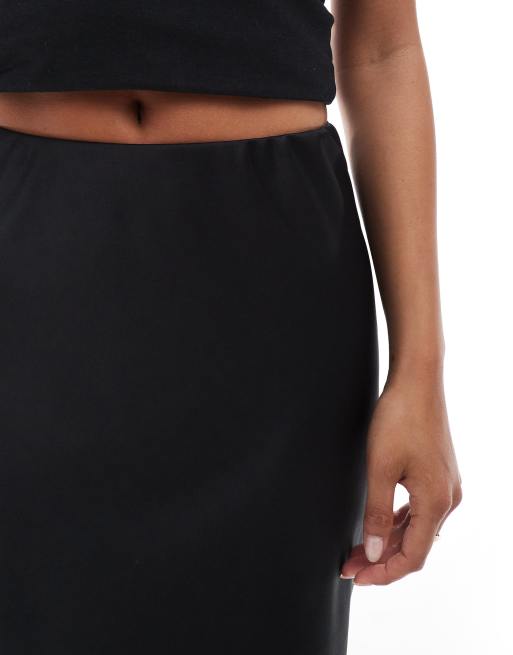 ASOS DESIGN Petite – Czarna, satynowa spódnica midi ze skosu, 5 z 5