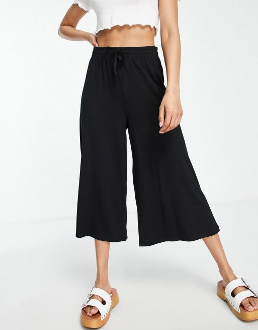 ASOS DESIGN Petite – Czarne spodnie o krótkim fasonie z troczkami
