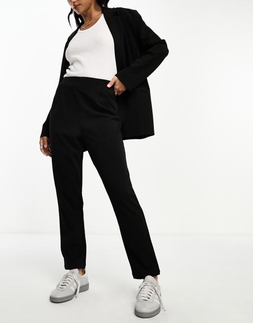 ASOS DESIGN Petite – Czarne zwężane spodnie garniturowe z dżerseju, 4 z 4