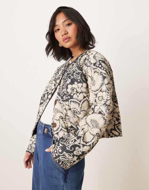 ASOS DESIGN Petite – Czarno-biała krótka kurtka pikowana bez kołnierza w kwiatowy wzór - view 1