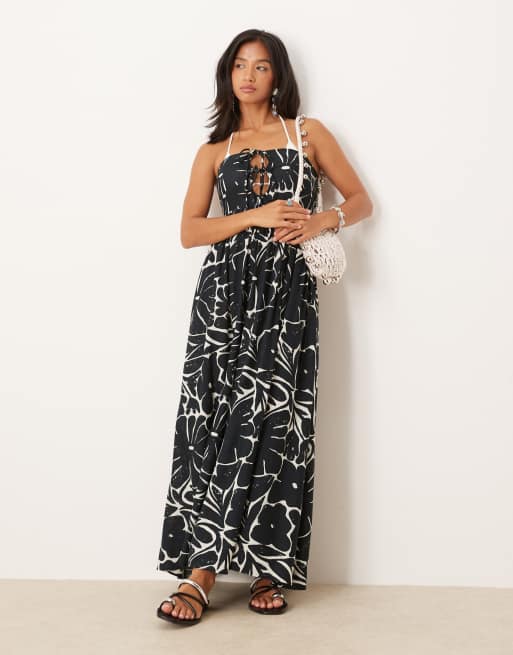 ASOS DESIGN Petite – Czarno-biała sukienka plażowa maxi z dekoltem bandeau i wiązaniem z domieszką lnu w kwiatowy wzór