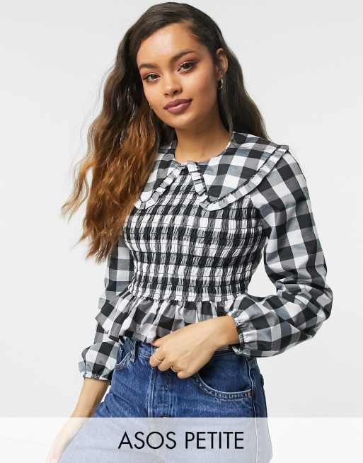 ASOS DESIGN Petite – Czarno-biały top w kratę z marszczeniem i ozdobną falbanką przy kołnierzu