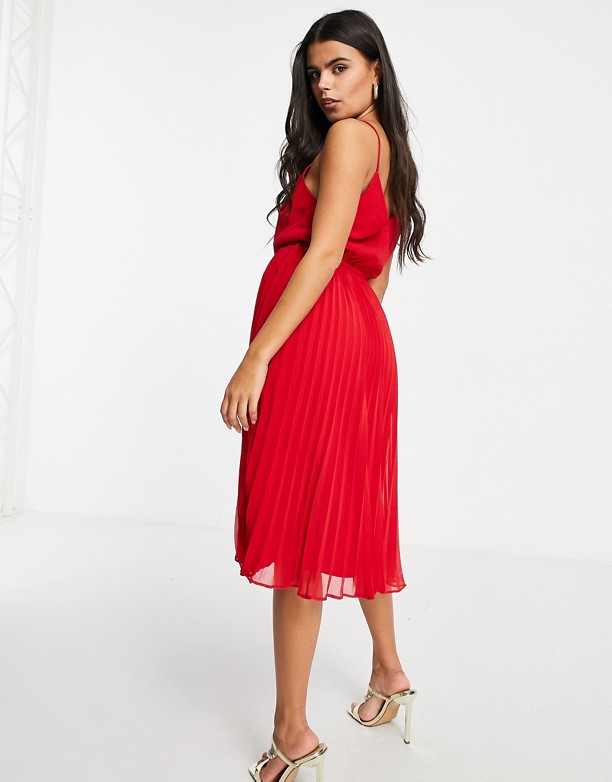  Super ASOS DESIGN Petite – Czerwona sukienka midi na cienkich ramiączkach z wiązaniem w talii i plisowaną spÓdnicą Czerwony