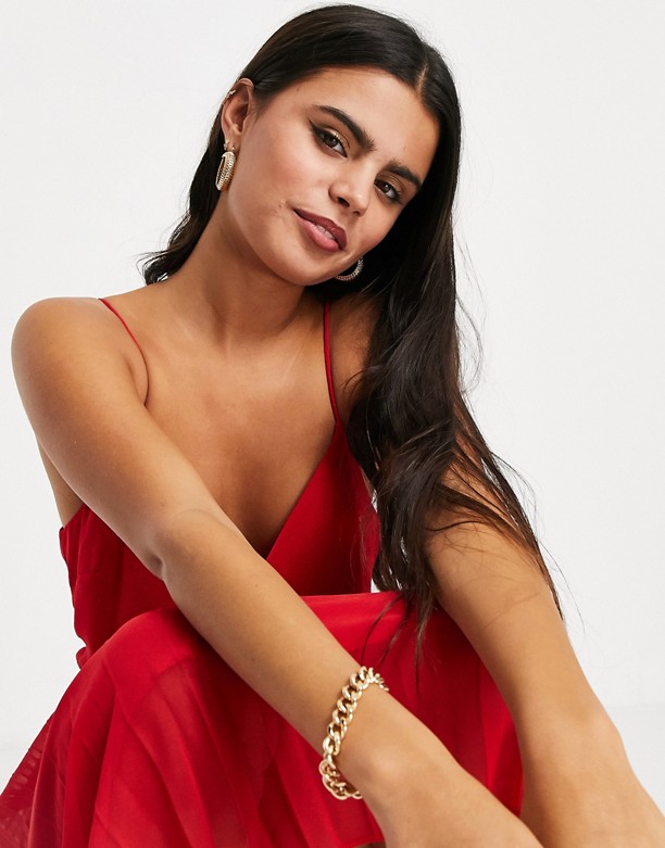  Super ASOS DESIGN Petite – Czerwona sukienka midi na cienkich ramiączkach z wiązaniem w talii i plisowaną spÓdnicą Czerwony