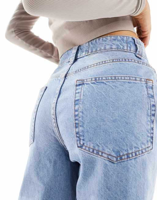 ASOS DESIGN Petite - Dad jeans met wijde pijpen in blauwe wassing, 2 van 5