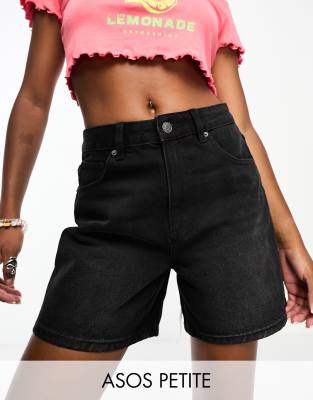 ASOS DESIGN Petite - Dad-Jeansshorts in verwaschenem Schwarz-Black