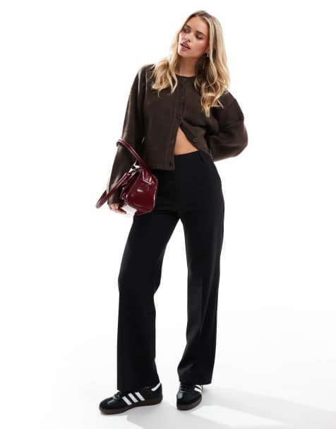 ASOS DESIGN Petite – Dopasowane czarne spodnie o prostym kroju - view 1