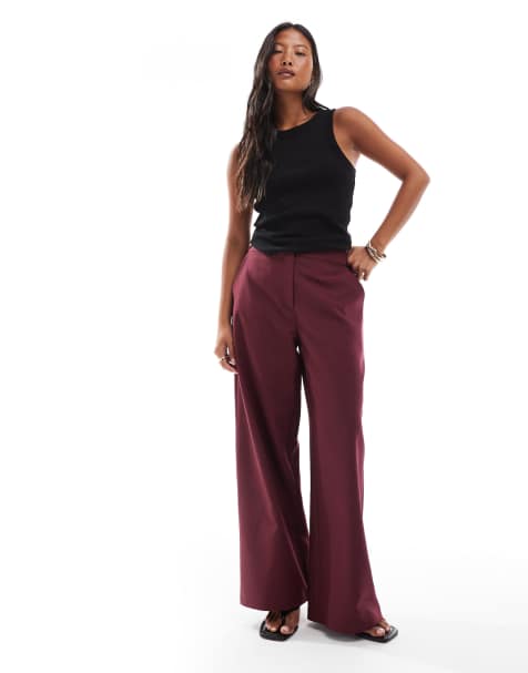 ASOS DESIGN Petite – Dopasowane spodnie z prostymi nogawkami o luźnym kroju w ciemnym wiśniowym kolorze - view 1