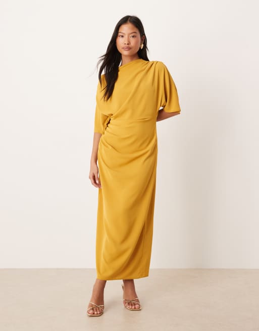 ASOS DESIGN Petite - Draperet og stram guldfarvet midikjole med sænkede skuldre, 2 af 4
