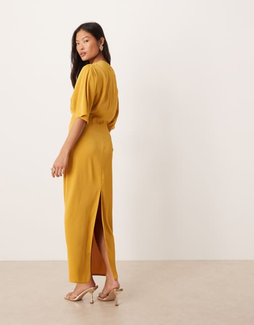 ASOS DESIGN Petite - Draperet og stram guldfarvet midikjole med sænkede skuldre, 4 af 4