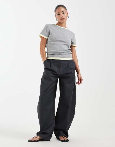 ASOS DESIGN Petite – Elegante Barrel-Leg-Hose in Marineblau mit Bundfalten - view 1
