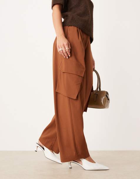 ASOS DESIGN Petite – Elegante Barrel-Leg-Utility-Hose in Tabakbraun - view 1