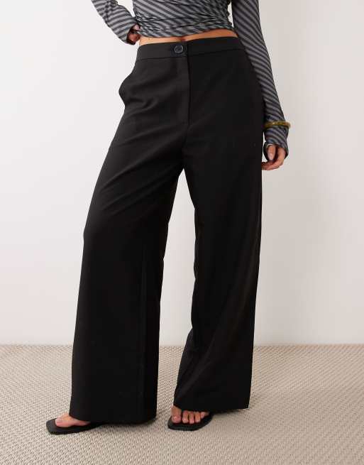 ASOS DESIGN Petite – Elegante Hose in Schwarz mit lockerem, geradem Schnitt , 2 von 5