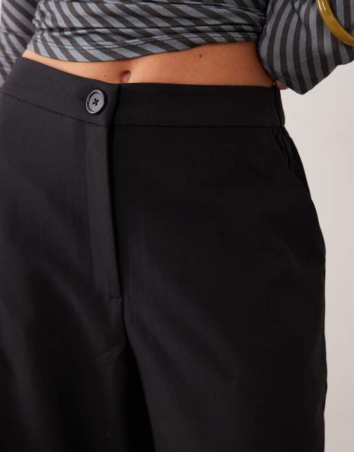 ASOS DESIGN Petite – Elegante Hose in Schwarz mit lockerem, geradem Schnitt , 3 von 5
