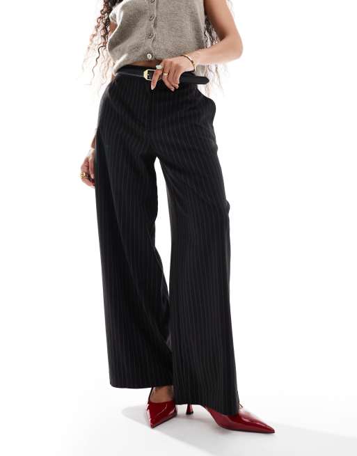 ASOS DESIGN Petite – Elegante Hose in Schwarz mit Nadelstreifen und lockerem, geradem Schnitt 