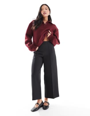 ASOS DESIGN Petite - Elegante, knöchellange Hose in Schwarz mit weitem Bein und schlichtem Design