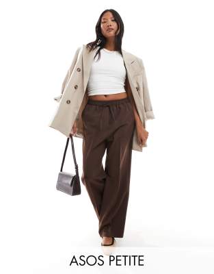 ASOS DESIGN Petite - Elegante Schlupfhose in Braun