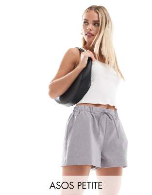 ASOS DESIGN Petite - Elegante Schlupfshorts in Grau-Bunt