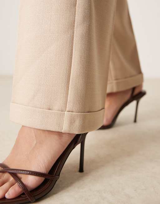 ASOS DESIGN Petite – Elegante, schmal geschnittene Hose in Steingrau mit geradem Schnitt und Gürtel, 4 von 5