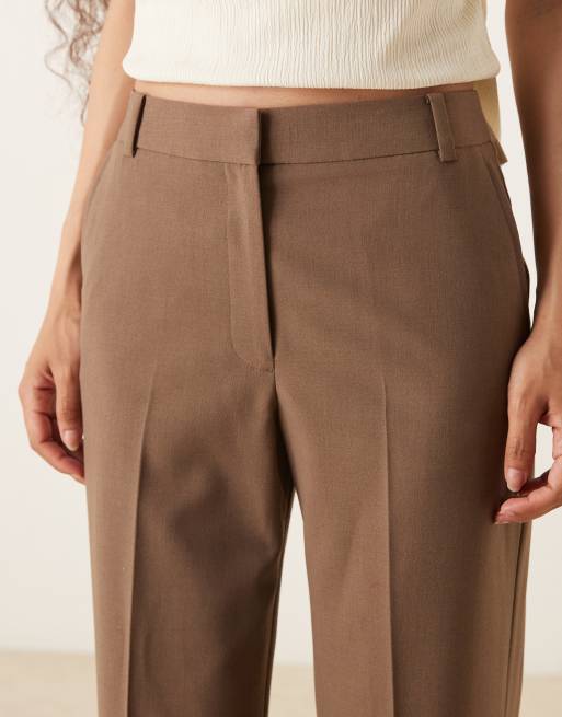 ASOS DESIGN Petite – Elegante, schmal geschnittene Hose mit geradem Bein in dunklem Taupe, 5 von 5