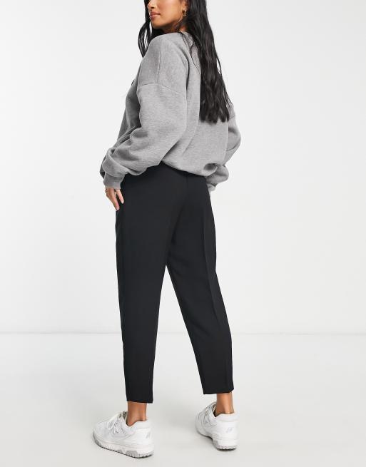ASOS DESIGN Petite – Elegante, schmal zulaufende Hose in Schwarz, 2 von 4
