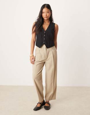 ASOS DESIGN Petite - Elegante, schmal zulaufende Hose in Steinbeige-Neutral