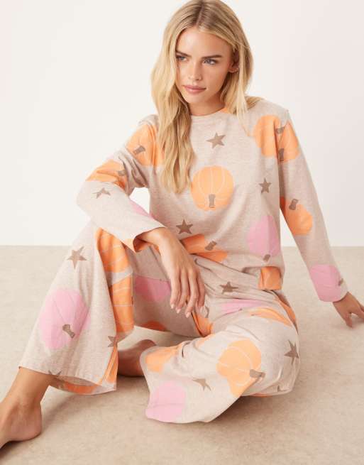 ASOS DESIGN Petite - Ensemble pyjama avec top à manches longues et pantalon - Imprimé citrouilles, 3 de 4
