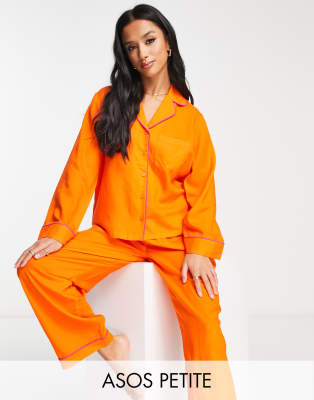 ASOS DESIGN Petite Exclusive - Modal-Pyjama aus Hemd und Hose in Orange mit farblich abgesetzter Paspelierung-Schwarz