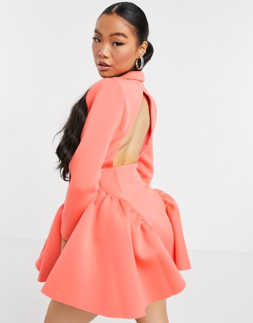 ASOS DESIGN Petite Exclusivit Robe courte style smoking avec volants sur le c t Corail vif