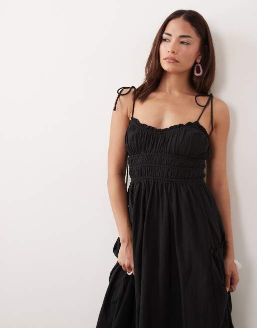 ASOS DESIGN Petite – Faith – Svart, smockad maxiklänning i stranddesign, 3 av 4