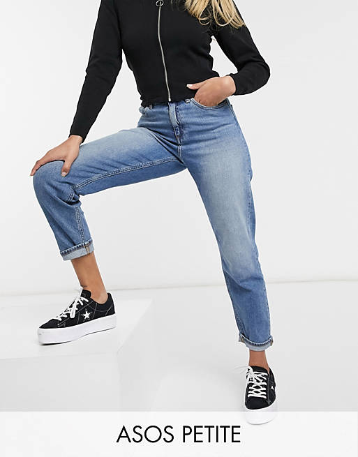ASOS DESIGN Petite - Farleigh - Smalle mom jeans met hoge taille in authentic midwash