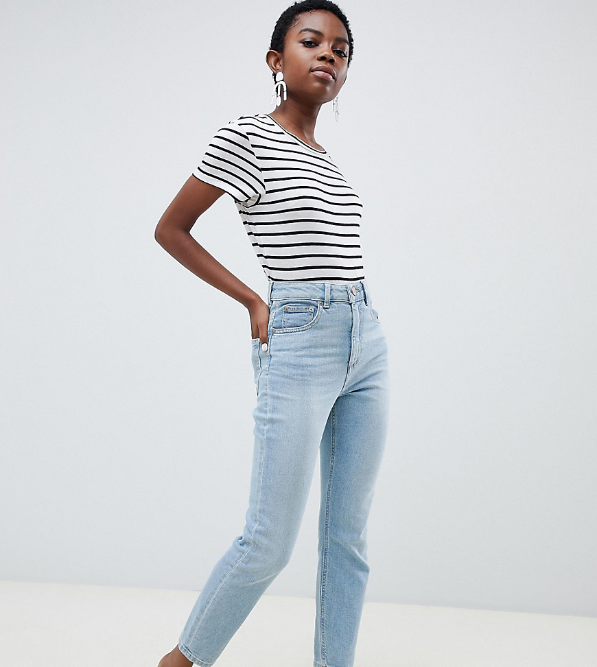 ASOS DESIGN Petite - Farleigh - Smalle mom jeans met hoge taille in lichtblauw