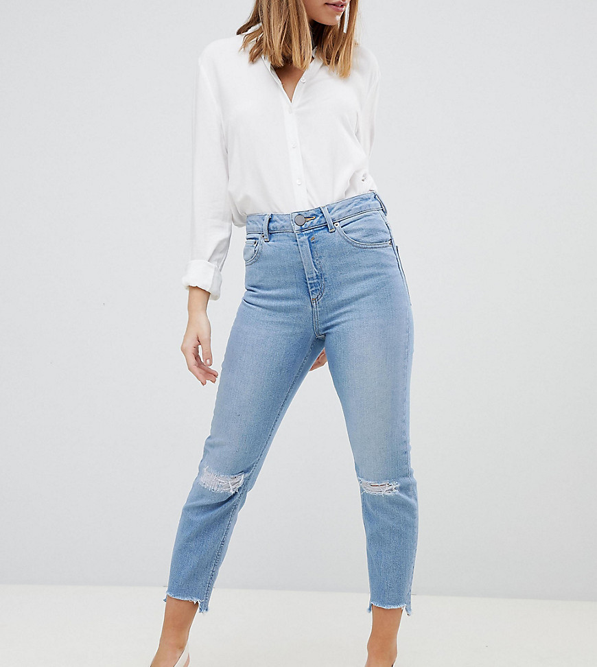 ASOS DESIGN Petite - Farleigh - Smalle mom jeans met hoge taille in lichte vintage wassing met gescheurde knieën-Blauw