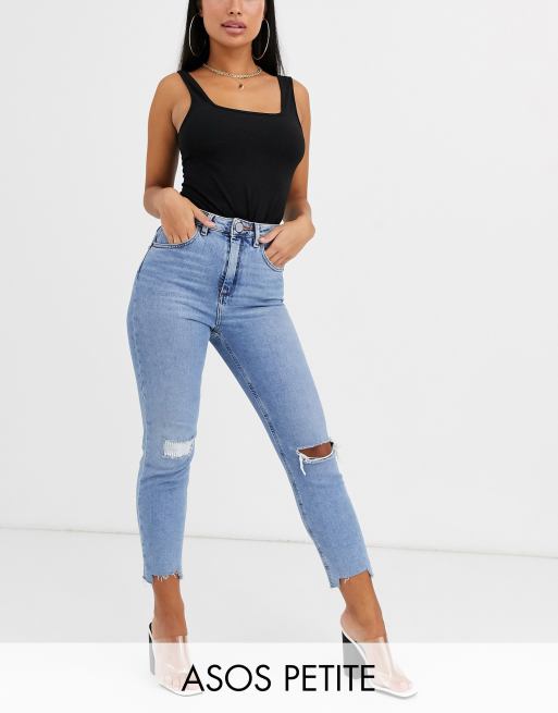 ASOS DESIGN Petite - Farleigh - Smalle mom jeans met hoge taille, scheren en onafgewerkte zoom in lichte vintage wassing
