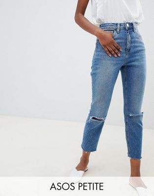 ASOS DESIGN Petite - Farleigh - Smalle mom jeans met hoge taille, scheuren en stonewash in middenblauw