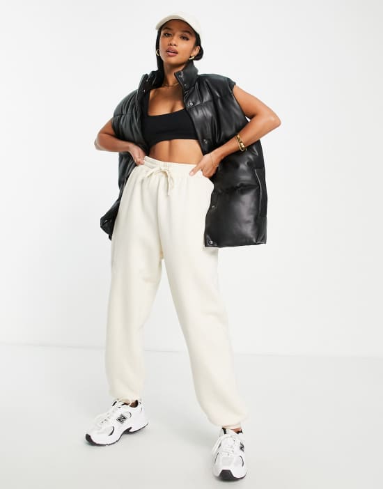 https://images.asos-media.com/products/asos-design-petite-faux-leather-puffer-vest-in-black/202201144-2?$n_550w$&wid=550&fit=constrain