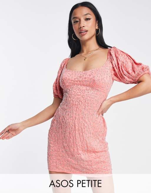 ASOS DESIGN Petite - Ferskenfarvet minikjole med paillet-udsmykninger og pufærmer