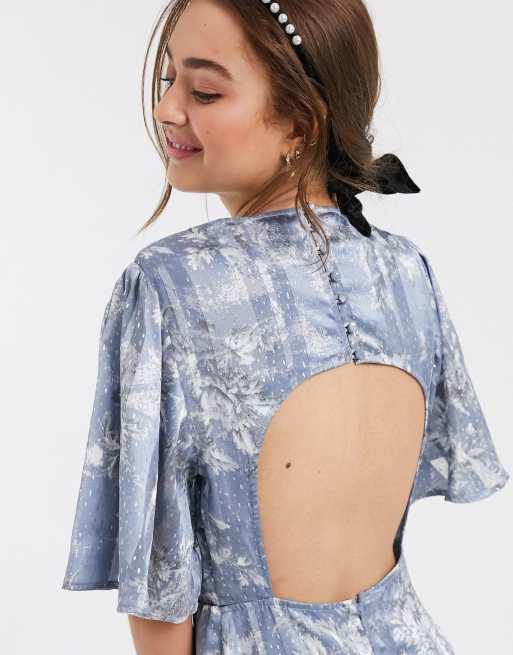 ASOS DESIGN Petite – Geblümges Godet-Minikleid mit Jaquard-Folienprint, 3 von 4