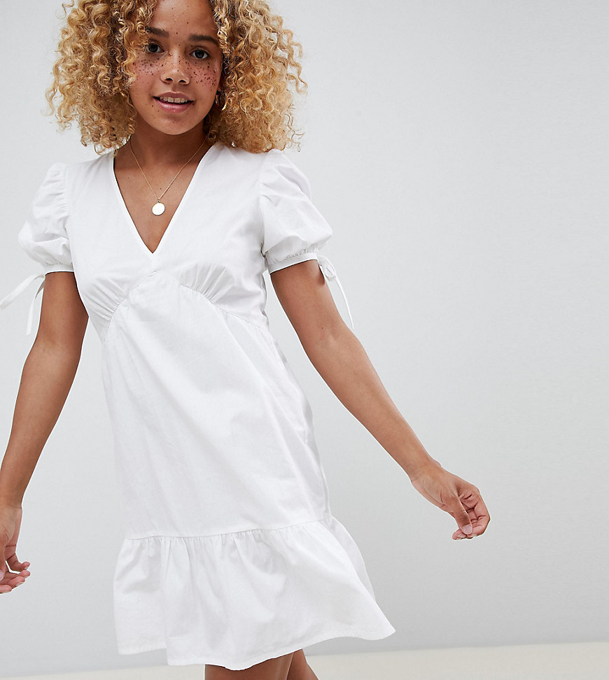 ASOS Design - Petite - Gesmokte katoenen mini-jurk met lagen-Wit