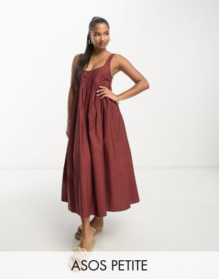 ASOS DESIGN Petite - Gesmoktes Hängerkleid in Midilänge in Rostrot mit eckigem Ausschnitt-Brown