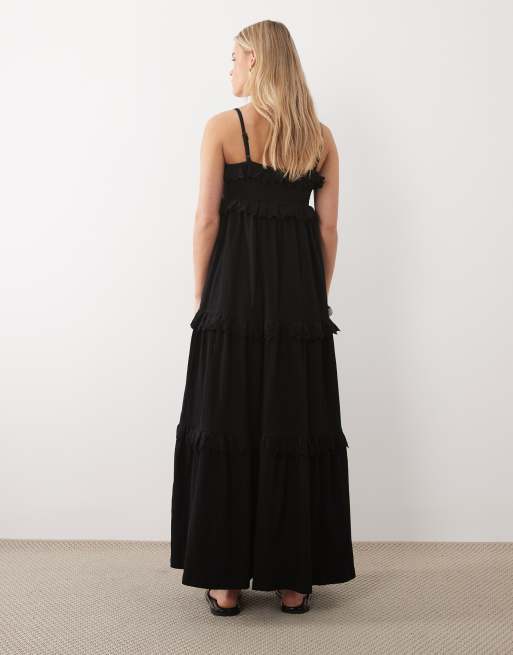 ASOS DESIGN Petite – Gestuftes Camisole-Midikleid in Schwarz mit Knitterstruktur und Spitzenborte, 2 von 4