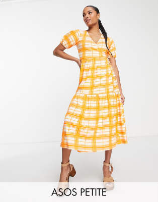 ASOS DESIGN Petite - Gestuftes Midi-Wickelkleid mit Puffärmeln in Orange kariert-Bunt