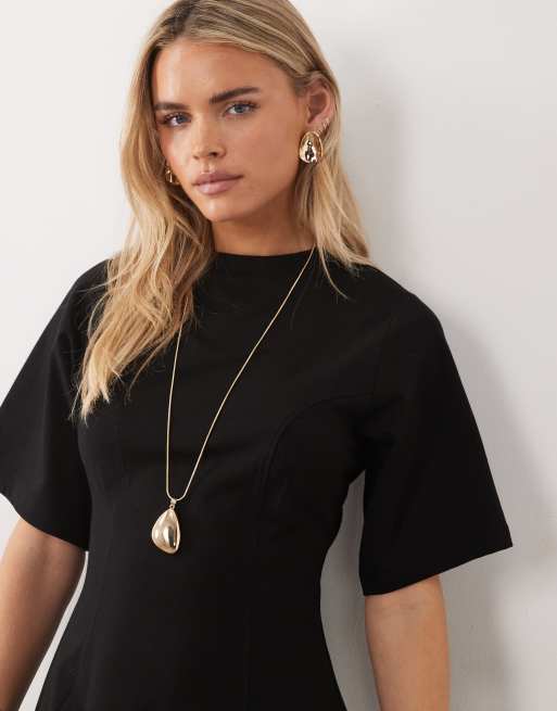 ASOS DESIGN Petite - Getailleerde mini jurk met naaddetail in zwart, 3 van 4