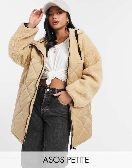 ASOS DESIGN Petite - Gewatteerd jack met inzetstukken van borg in camel
