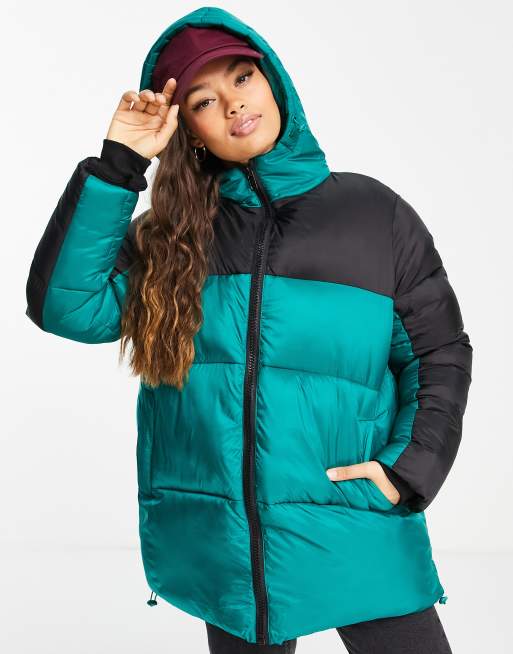 ASOS DESIGN Petite - Gewatteerd puffer jack met kleurvlakken in groen, 3 van 4
