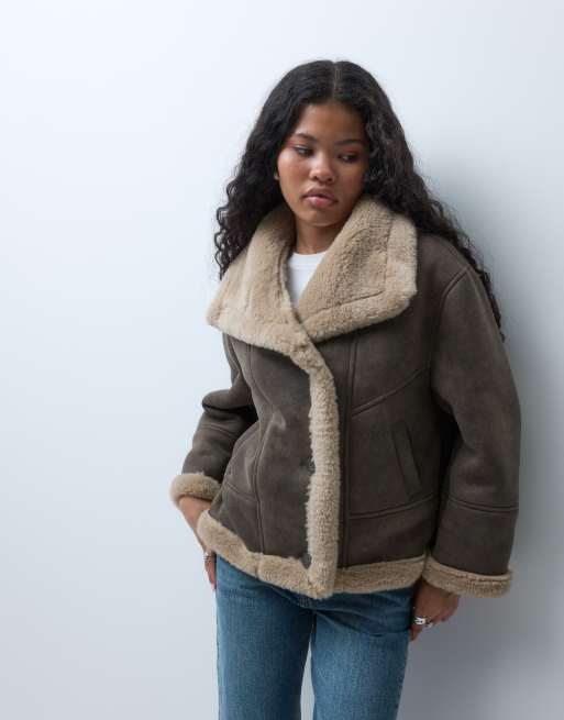 ASOS DESIGN Petite giacca shearling con collo a cascata, foderata in pile borg, color visone, 1 di 4