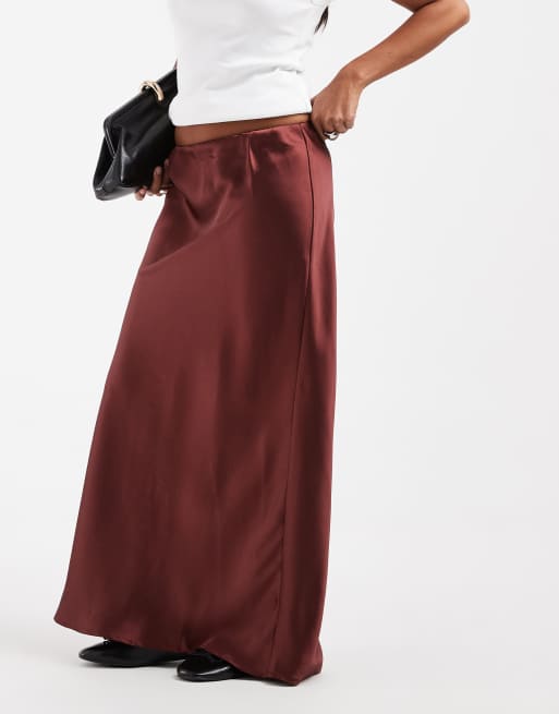 ASOS DESIGN Petite gonna maxi sbieca in raso color cioccolato, 2 di 5