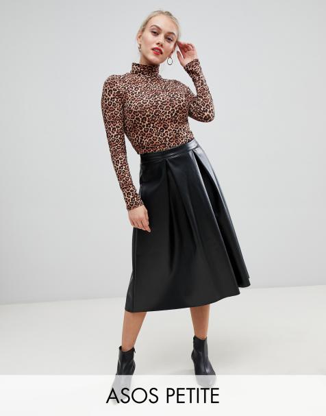 ASOS DESIGN Petite - Gonna midi a ruota in pelle sintetica con pieghe a cannoncino